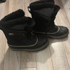 Sorel Black Snow Boots with Fur Trim